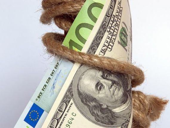 Leul s-a prabusit fata de dolar, dupa deciziile luate azi-noapte in SUA. Euro sparge un nou prag psihologic. Cursurile BNR