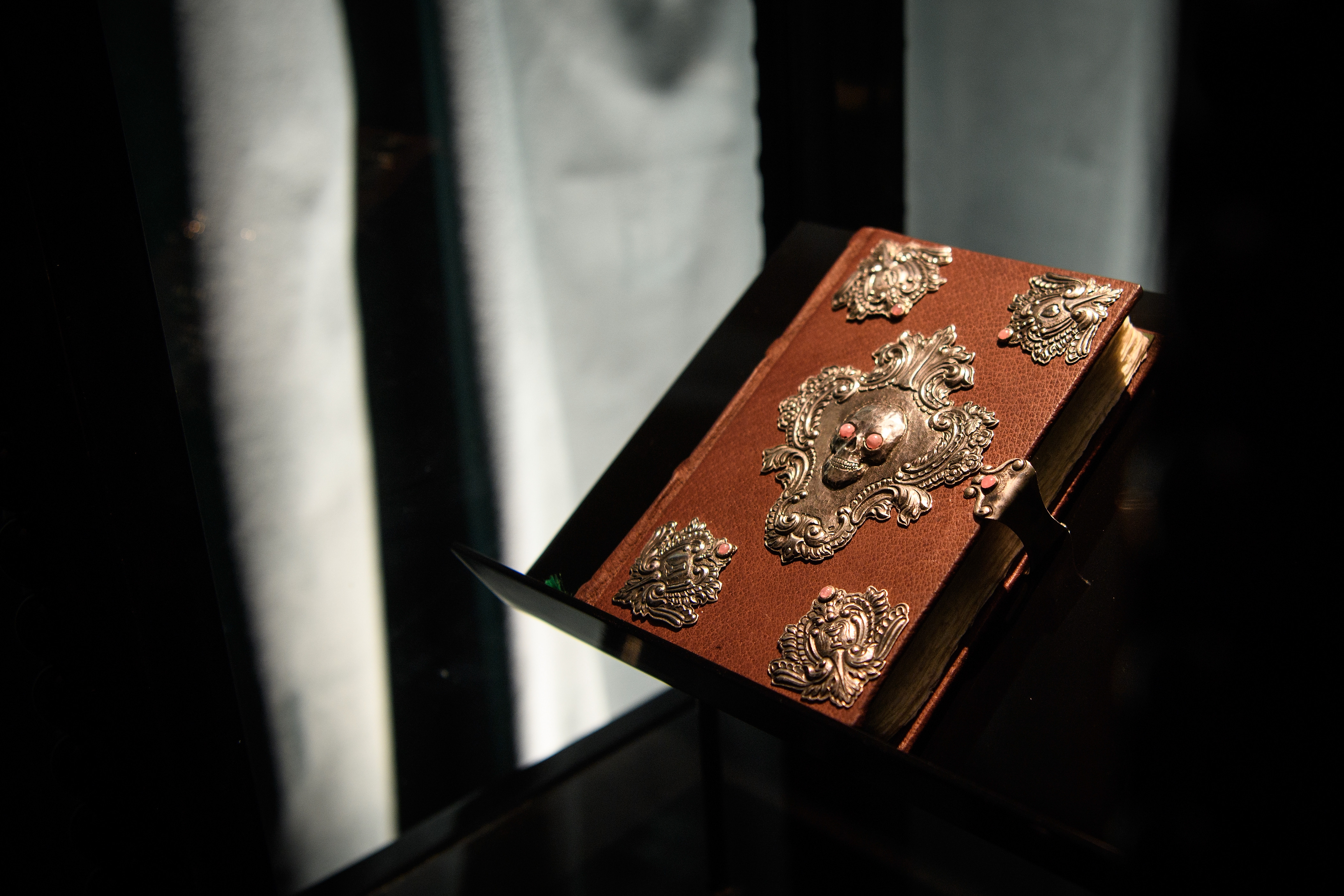 O carte scrisa de JK Rowling a fost vanduta la licitatie pentru o suma uriasa! Ce contine cartea care costa cat un Ferrari