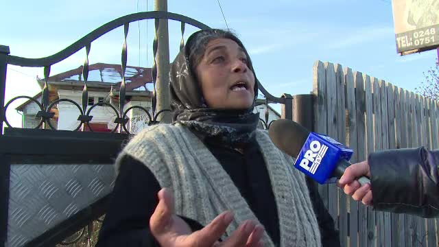 Convinsa de o "vrajitoare", o femeie a aruncat 10.000 de euro pe apa Argesului. Cand s-a prins ca a fost pacalita