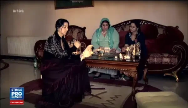 Vrajitoarele Vanessa si Melissa, condamnate definitiv la inchisoare cu suspendare. Cati bani va primi Oana Zavoranu de la ele