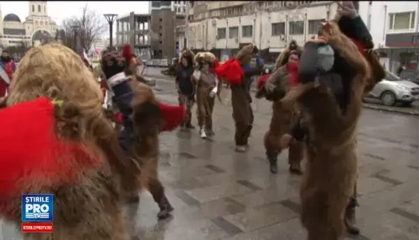 Cu o saptamana inainte de Craciun, orasele din Romania au inceput sa rasune de colinde. Reactia emotionanta a oamenilor