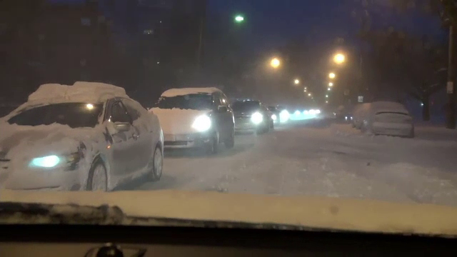 Probleme mari in SUA din cauza ninsorilor si a gerului de - 30 de grade Celsius. Un autobuz cu copii a ramas inzapezit 4 ore