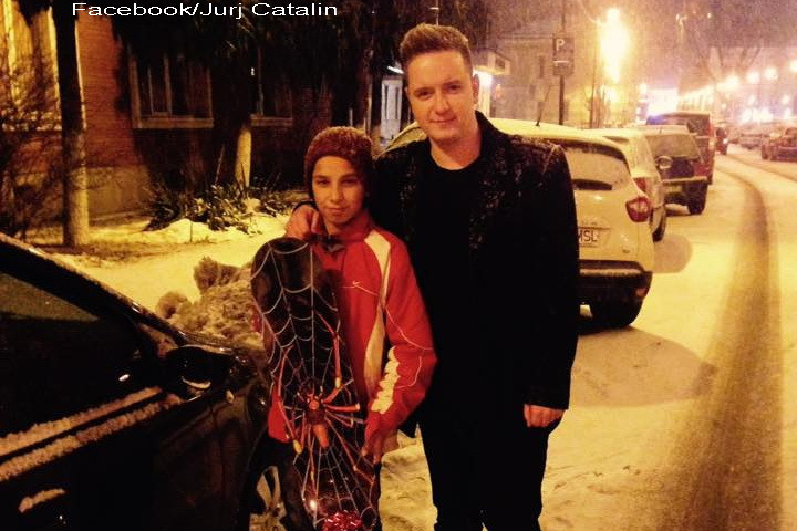 Patinoarul din Baia Mare, boicotat dupa ce administratorul nu a lasat sa intre un copil al strazii. Explicatia data de acesta