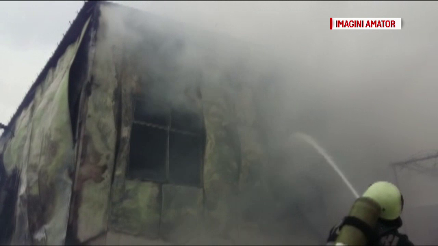 Un garaj plin cu motorina si utilaje de deszapezire a luat foc, in Constanta. Pagubele ar fi uriase