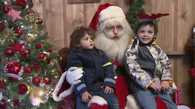 Copiii pot sta de vorba cu Mos Craciun in parcul Kiseleff din Capitala. Festivalul organizat de Teatrul "Ion Creanga"