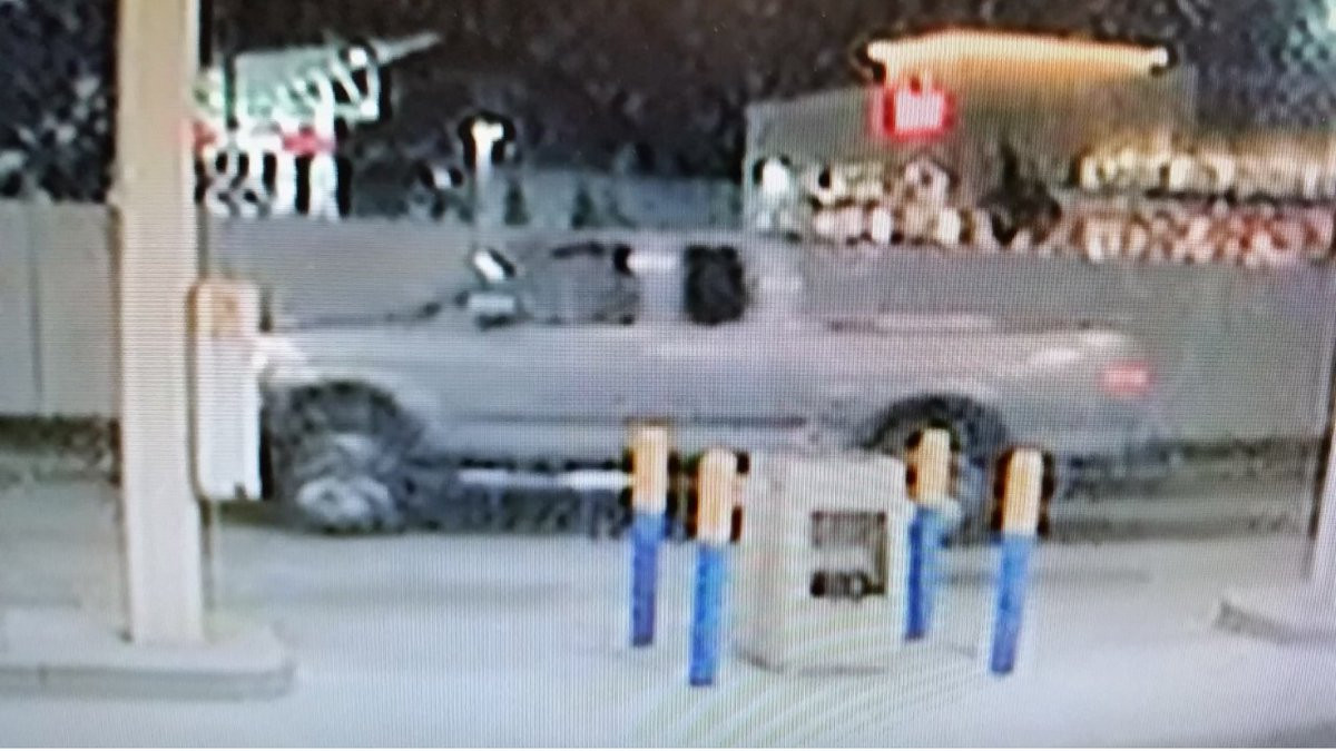 A incercat sa jefuiasca o benzinarie si a devenit subiect de viral pe internet. Cum s-a deghizat