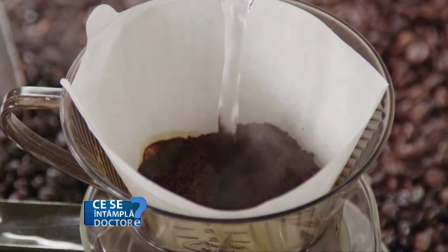 Berea, cafeaua, sucul de fructe si chiar ceaiul ne deshidrateaza in final. De ce substante are nevoie apa pentru a hidratata