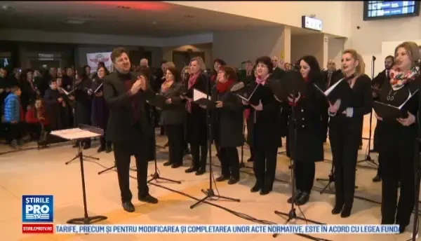 Surpriza pregatita de angajatii CFR din Arad pentru calatori. Cred ca este nevoie de asa ceva in preajma sarbatorilor