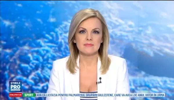 In drum spre serviciu, o tanara din China a cazut intr-o pestera subterana. Trei ore s-au chinuit pompierii sa o salveze