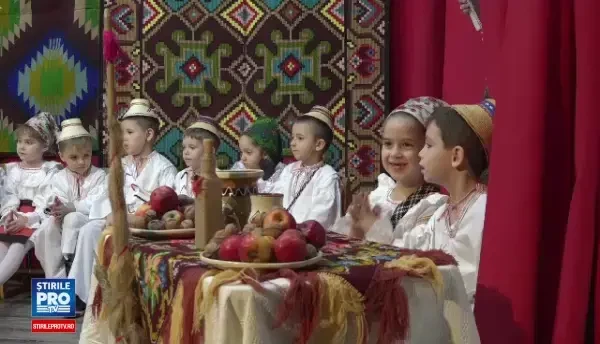 Cel mai asteptat moment al anului pentru copii. Cum s-au straduit copiii sa il impresioneze pe Mos Craciun la serbari