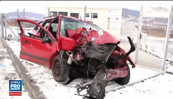 Suparat ca sotia vrea divortul, un barbat din Cluj a lovit-o cu masina, apoi s-a sinucis. Cei doi aveau o fetita de 10 ani