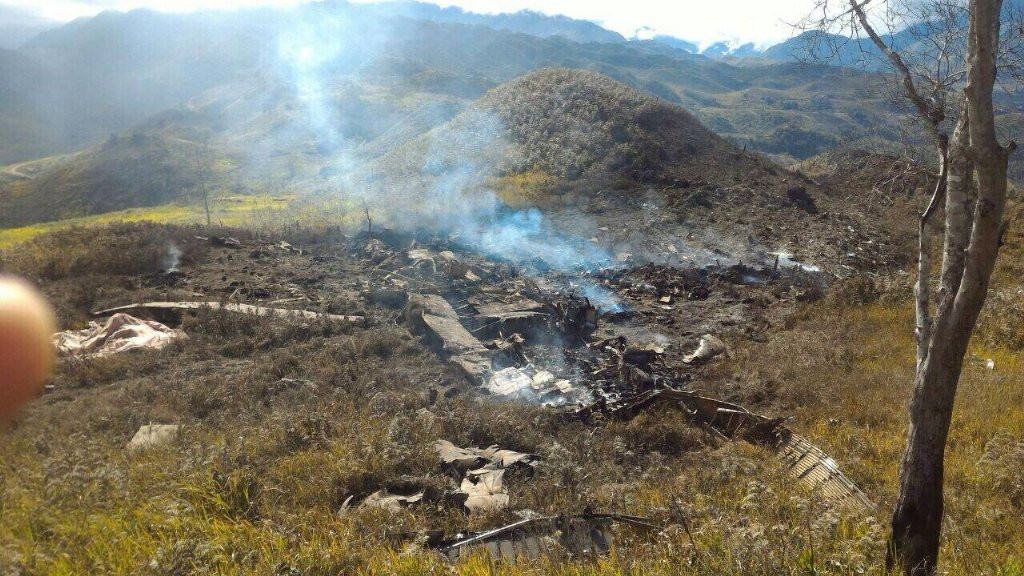 Un avion al armatei indoneziene s-a prabusit in muntii din Papua. Nu exista niciun supravietuitor