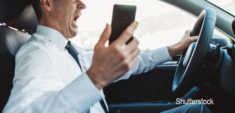 Si-a auzit sotia prin telefon cum tipa in timp ce era ucisa. De ce a injunghiat-o agresorul de 10 ori pe femeie