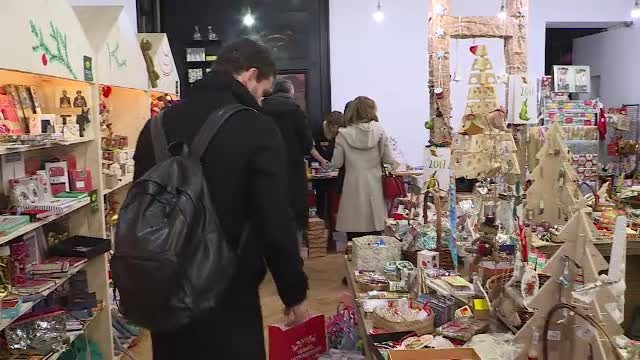 Programul magazinelor de Sarbatori. Pana la ce ora sunt deschise Carrefour, Cora, Auchan, Metro si Selgros pana de Craciun