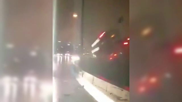 Gerul din SUA a facut primele victime. Un camion a luat foc, iar alte 67 de vehicule au fost implicate in carambol