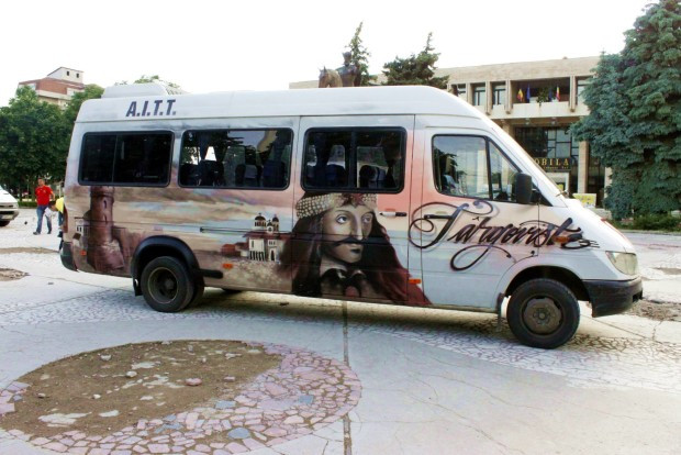 "Sweet Damage Crew", tinerii care coloreaza orasele cenusii ale Romaniei. Ce spune Macanache despre ei