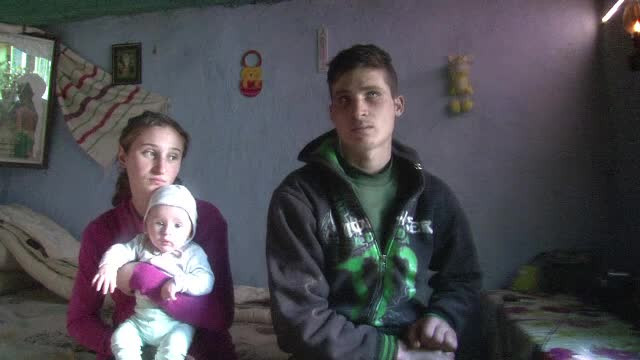 A devenit mama la 14 ani, insa i-a infruntat pe cei din jur si n-a renuntat la copil. "A fost o greseala, dar o sa-l crestem"