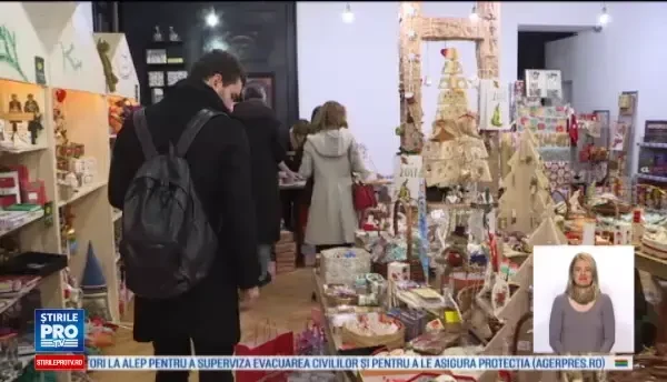 Romanii se pregatesc din timp pentru Craciun si au inceput cu cumparaturile. De obicei clientii vin seara