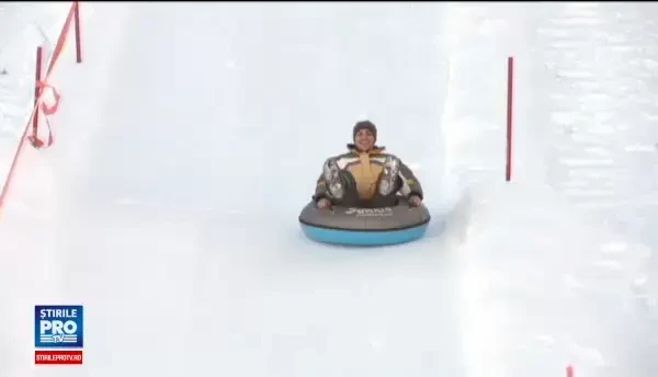 Weekend perfect pentru cei care au ales Paltinisul. Noua distractie preferata a turistilor: tubing-ul