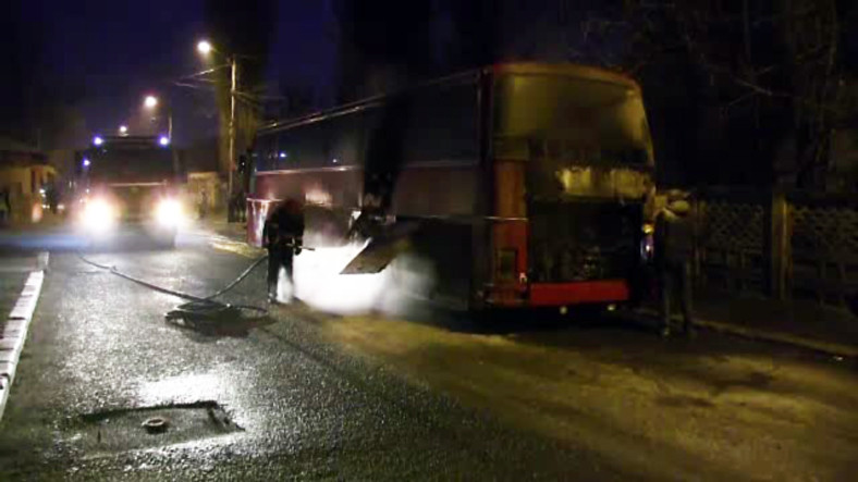 Un autocar a luat la foc la intrarea in Barlad. Printre pasageri se aflau si copii care faceau naveta la scoala