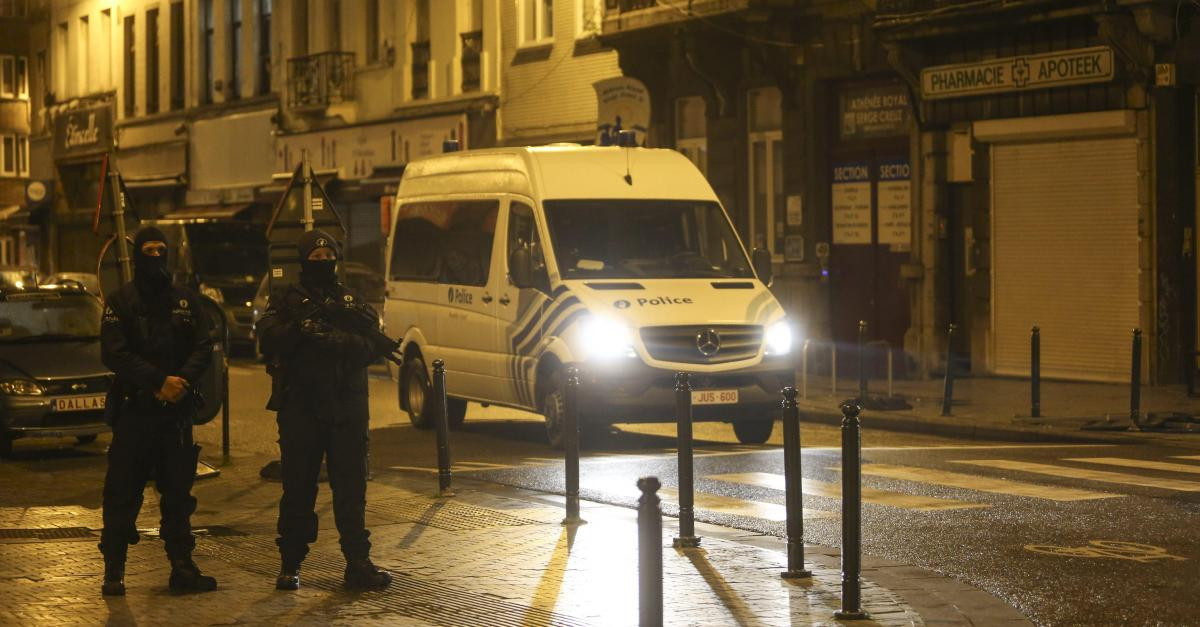 Operatiune antiterorista in Bruxelles. Mai multe strazi au fost inchise, circulatia tramvaielor intrerupta. FOTO