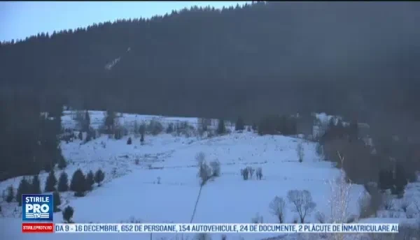 Satul in care turistii isi pot sarbatorile ca in copilarie. Peisaj de vis: munti albi, padurea alba