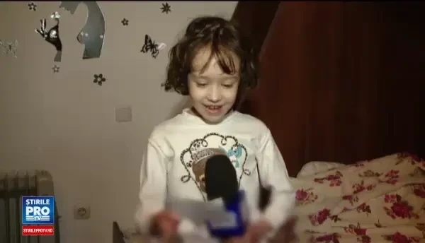 Alexandra isi doreste un singur lucru de la Mos Craciun: sa fie sanatoasa si sa nu mai simta durere.Boala rara de care sufera