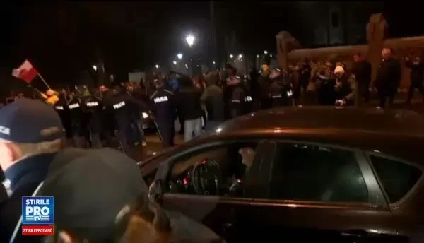 Cea mai grava criza politica din Polonia, din ultimii ani, a intrat in a patra zi. Opozitia continua sa ocupe Parlamentul