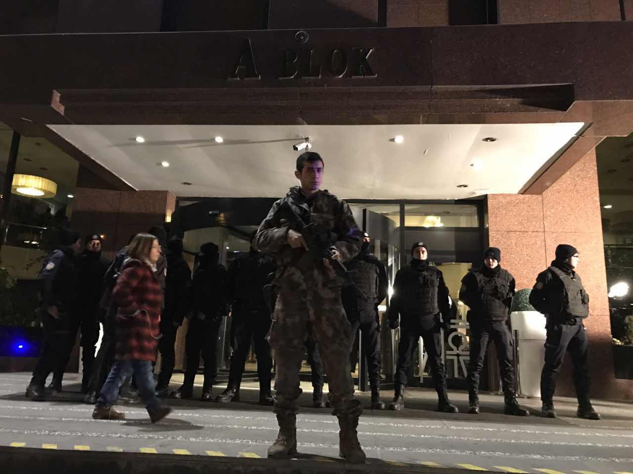 Un barbat care a tras focuri de arma in aer langa Ambasada SUA la Ankara a fost arestat