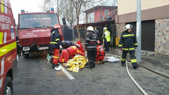 Incendiu puternic la o vila din Voluntari. O femeie a murit dupa ce a suferit arsuri puternice, un barbat a fost ranit