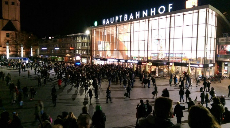 Autoritatile germane au evacuat gara din Koln, in urma unei amenintari cu bomba