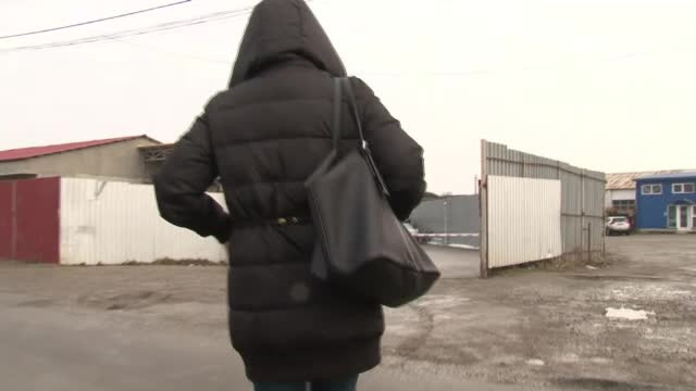 Tanara de 20 de ani din Bacau, injunghiata de fostul iubit la locul de munca. Atacul a fost surprins de camere. VIDEO