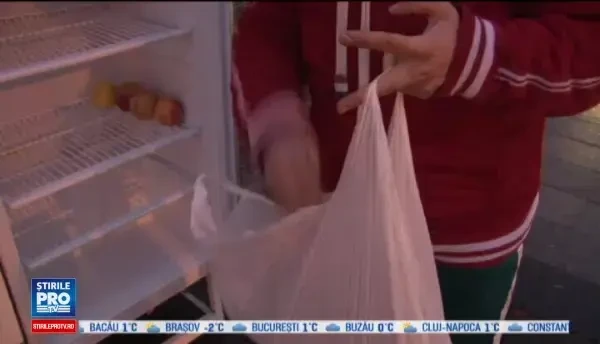 Frigiderele sociale din Bucuresti si Botosani in care puteti lasa mancare pentru oamenii sarmani. E mana cereasca