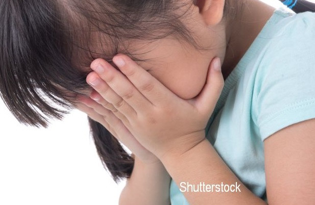 Fetiță de 12 ani din Timiș, urmărită când pleca de la școală și violată de un bărbat pe câmp