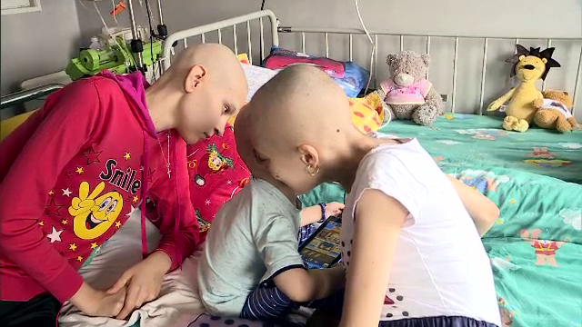 La "Marie Curie", 31 de fetite si baieti bolnavi de cancer isi impart paturile cu 31 de parinti. Cum pot fi ajutati