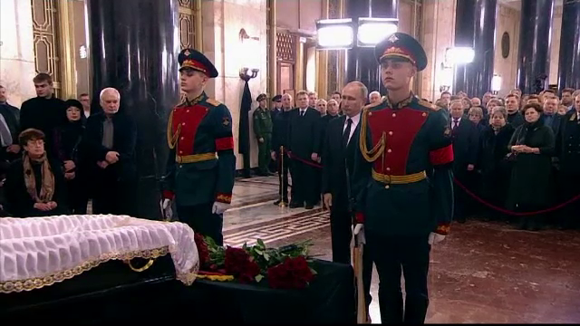 Ambasadorul rus asasinat la Ankara, inmormantat la Moscova. Ultim omagiu adus de Vladimir Putin si Dmitri Medvedev