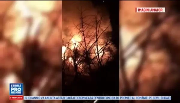 Panica pe o strada din Sectorul 1 al Capitalei. Incendiu intr-o casa parasita in care isi gasesc adapost oamenii strazii