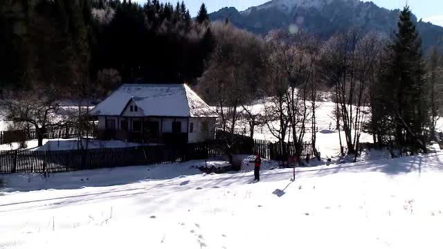 Este cel mai mic sat din Romania, nu are semnal la telefon si nici curent electric. Locul ideal pentru o vacanta relaxanta