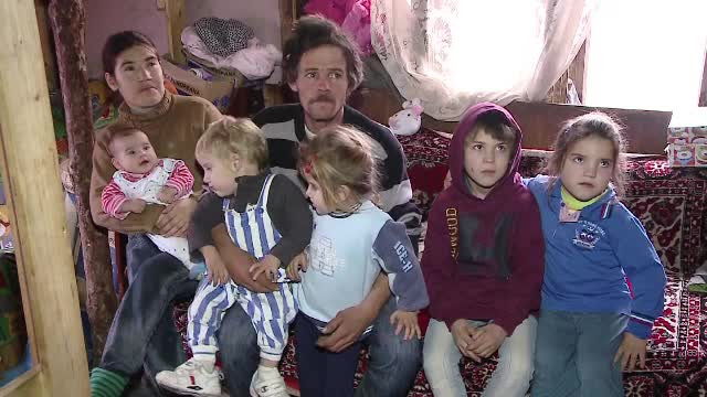 Mama lor are o tumoare pe creier, iar de Craciun vor primi cel mult o ciocolata. Cazul dramatic al unei familii cu 6 copii