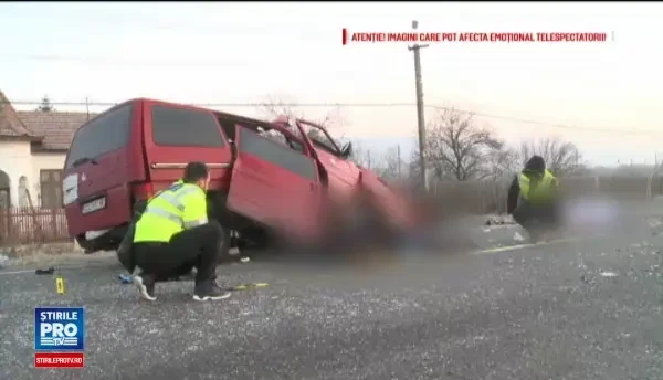 Accident cu 2 morti si 14 raniti, in judetul Mehedinti.