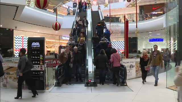 Ultima zi de cumparaturi pentru ziua de Craciun. Care au fost cele mai dorite cadouri: "Am avut buget 4.000 de lei"