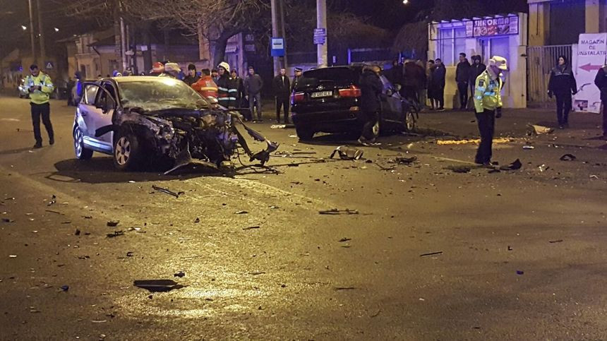 Accident grav produs sambata seara in Capitala. Doi soferi au fost transportati la spital