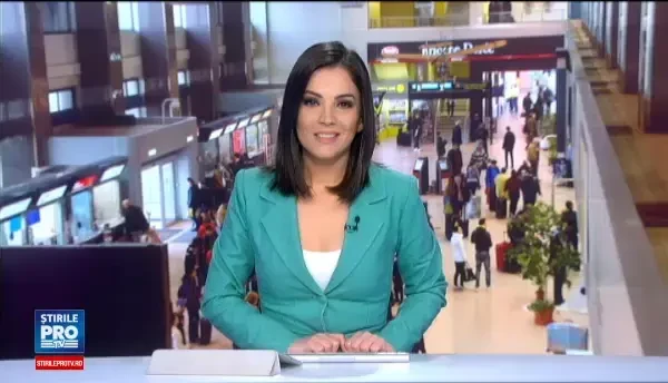 Mii de romani s-au intors in tara pentru a-si petrece Sarbatorile. Revedere emotionanta intre un tata si fetita lui