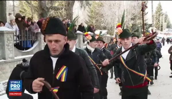 Vestita Ceata a Junilor a pornit din nou la colindat de Craciun. Ce se va intampla dupa Sarbatori cu fetele nemaritate