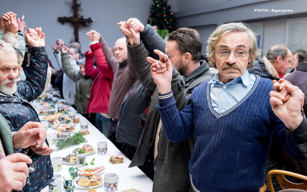 10 deputati din Polonia au petrecut Craciunul in Parlament, in semn de protest. Sustinatorii le-au adus mancare traditionala