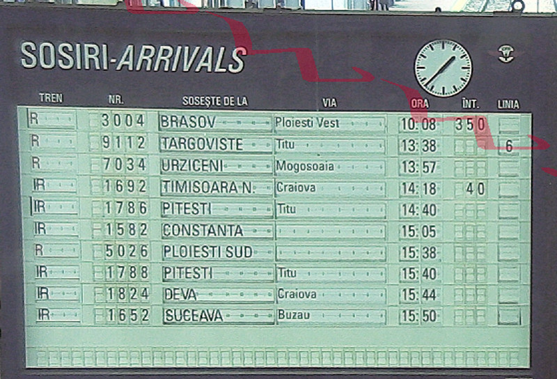 Trenurile nu pot circula intre Brasov si Predeal din cauza materialului folosit la deszapezire. Cand se va remedia problema