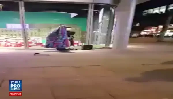 50 Cent a pus pe Facebook un clip VIDEO cu un roman care danseaza capra in fata unui magazin: Ce naiba tocmai am vazut?