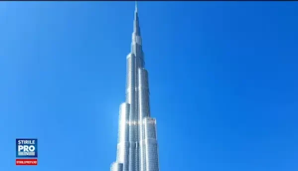 Cum arata in interior cel mai mare mall din lume. Are partie, cascada si taxi-uri care te duc de la un magazin la altul