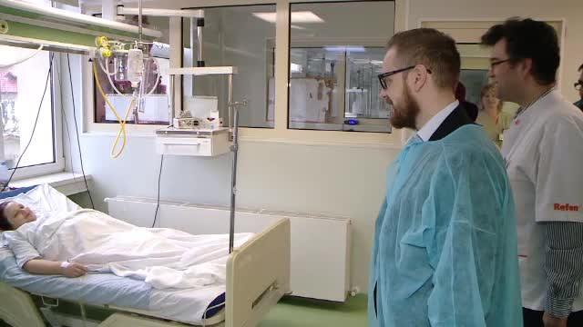 Cadouri pentru mamele care au nascut de Craciun, din partea unei parohii din Iasi: bani, o icoana si trusouri pentru prunci