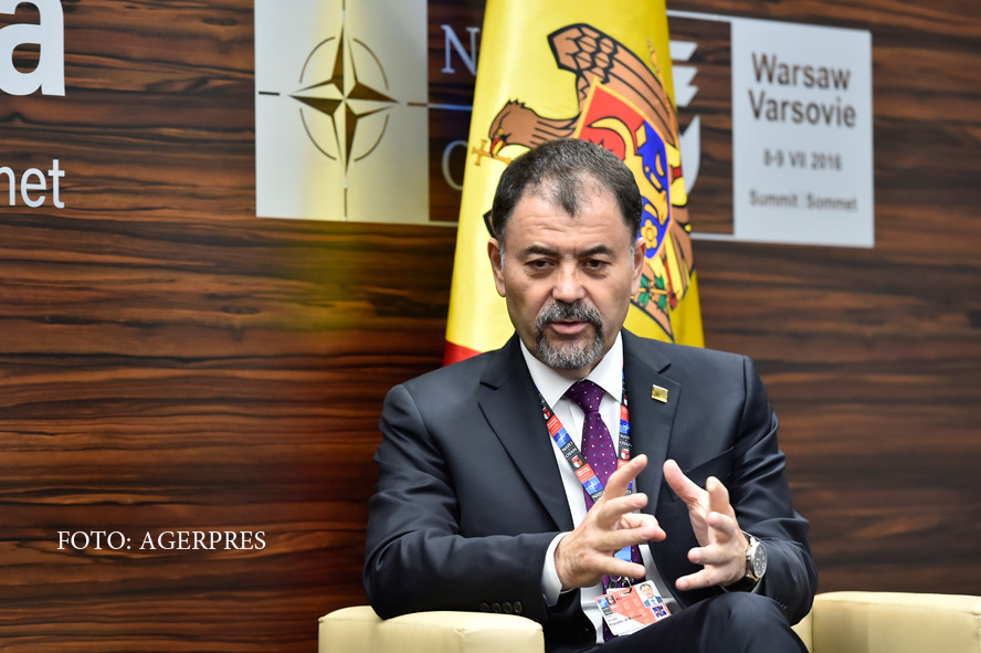 Ministrul Apararii din Moldova, demis de presedintele Dodon. "A cochetat cu NATO, pledeaza deschis pentru unirea cu Romania"